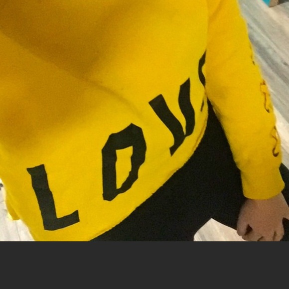 💛ROMA CONCEPTS CROPPED HOODIE WITH LACE UP SLEEVES💛 - Picture 7 of 8